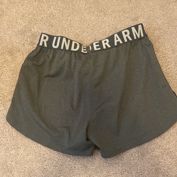 Under Armour Youth L (YLG) grey short - Picture 3 of 3